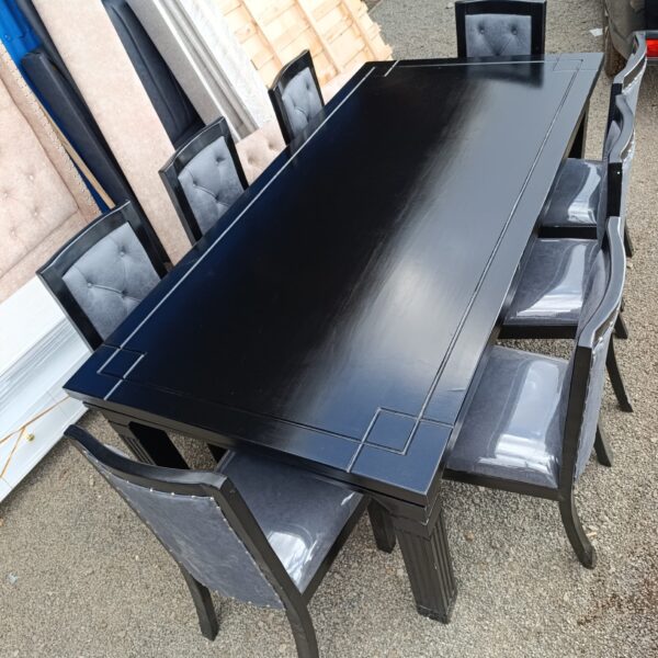 Spacious 8 seater dining table