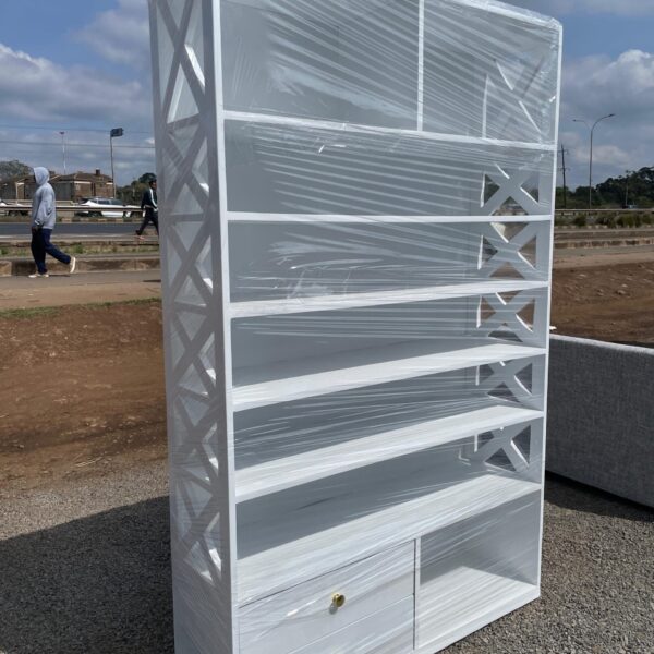 Spacious shoe rack