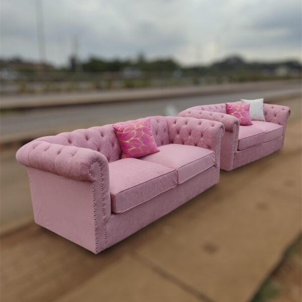 Beautiful 5 seater chesterfield sofa