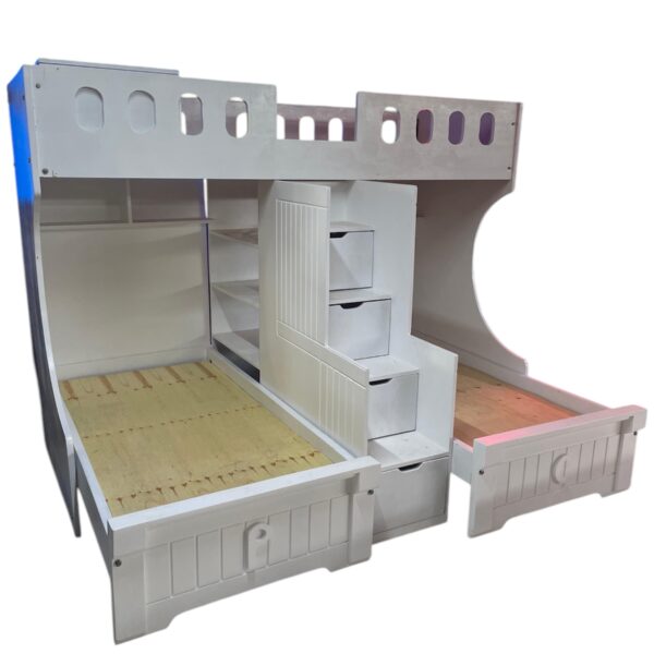 Spacious bunk triple decker bed